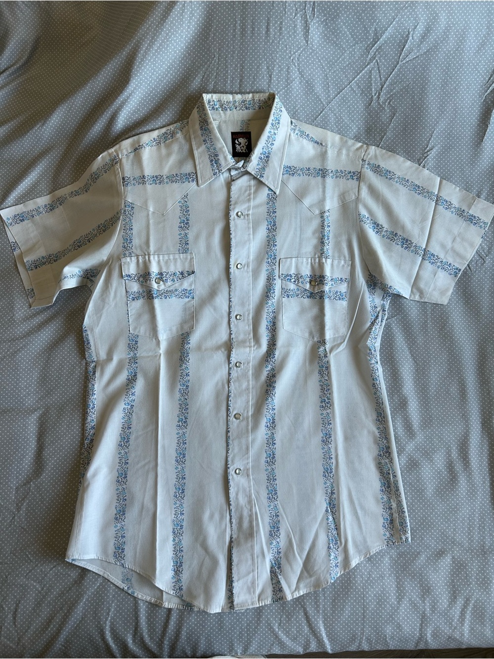 Vintage Men's Short Sleeve Button-Up Shirt in Ivory with Blue Stripe Detail